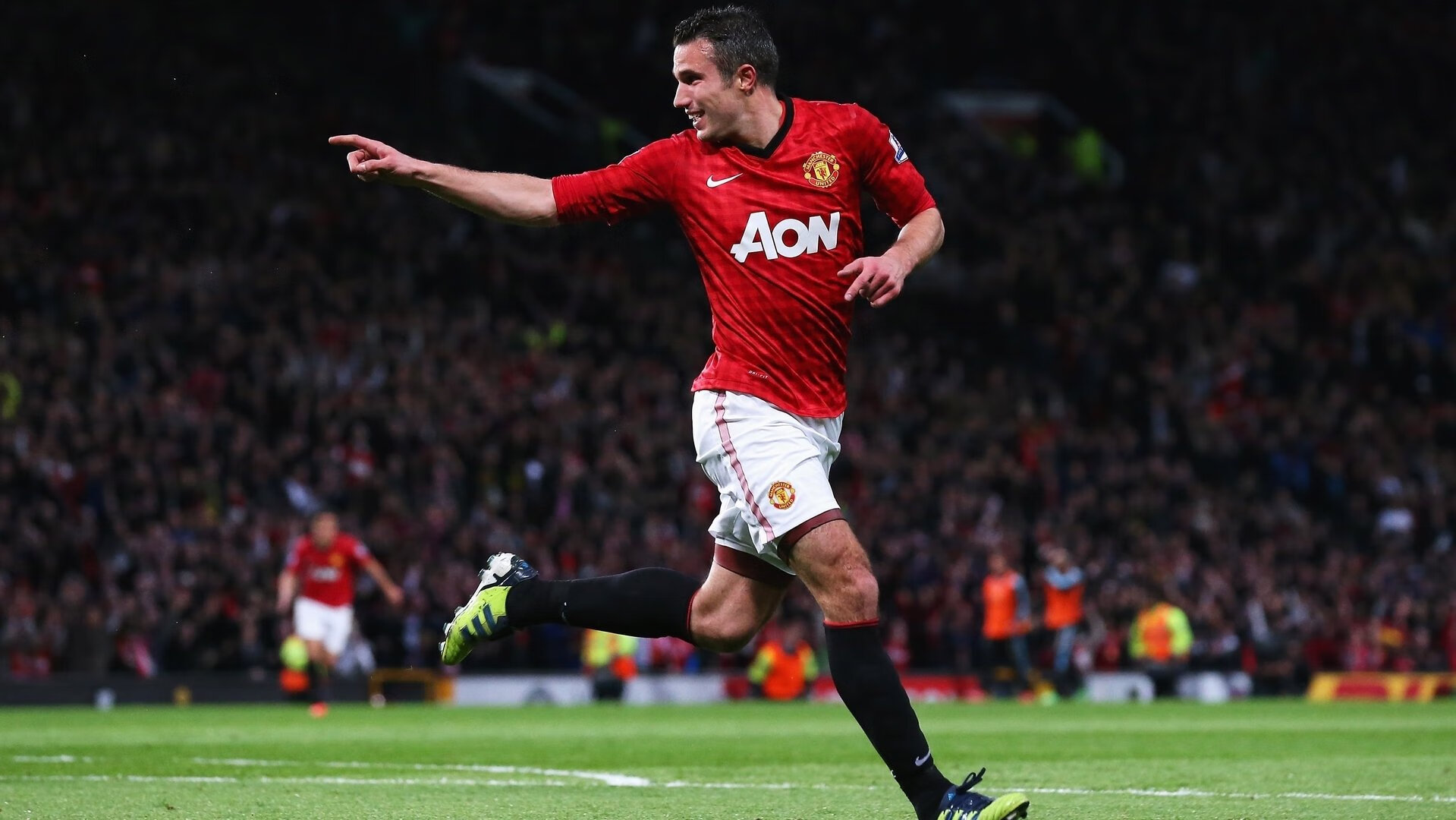 “英超积分战逐渐升温，强队士气高昂”，英超积分榜超